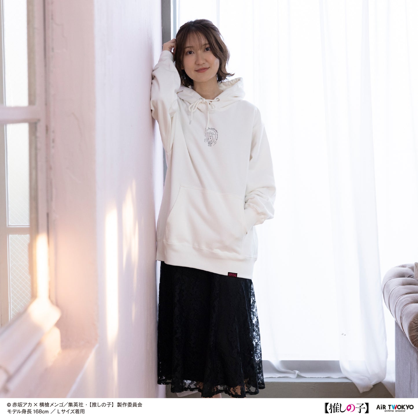 TVアニメ『【推しの子】』第２弾 モノトーンシーンイラストパーカー 4（有馬かな＆アクア）