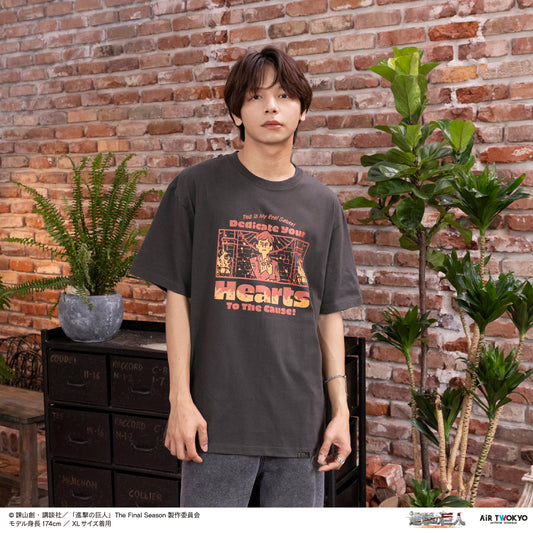 TVアニメ『進撃の巨人』 シーンイラストTシャツ 3（本物の敬礼）