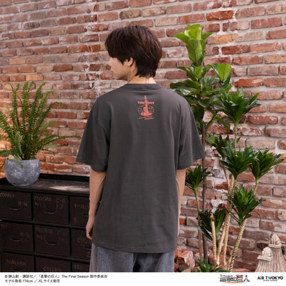 TVアニメ『進撃の巨人』 シーンイラストTシャツ 3（本物の敬礼）