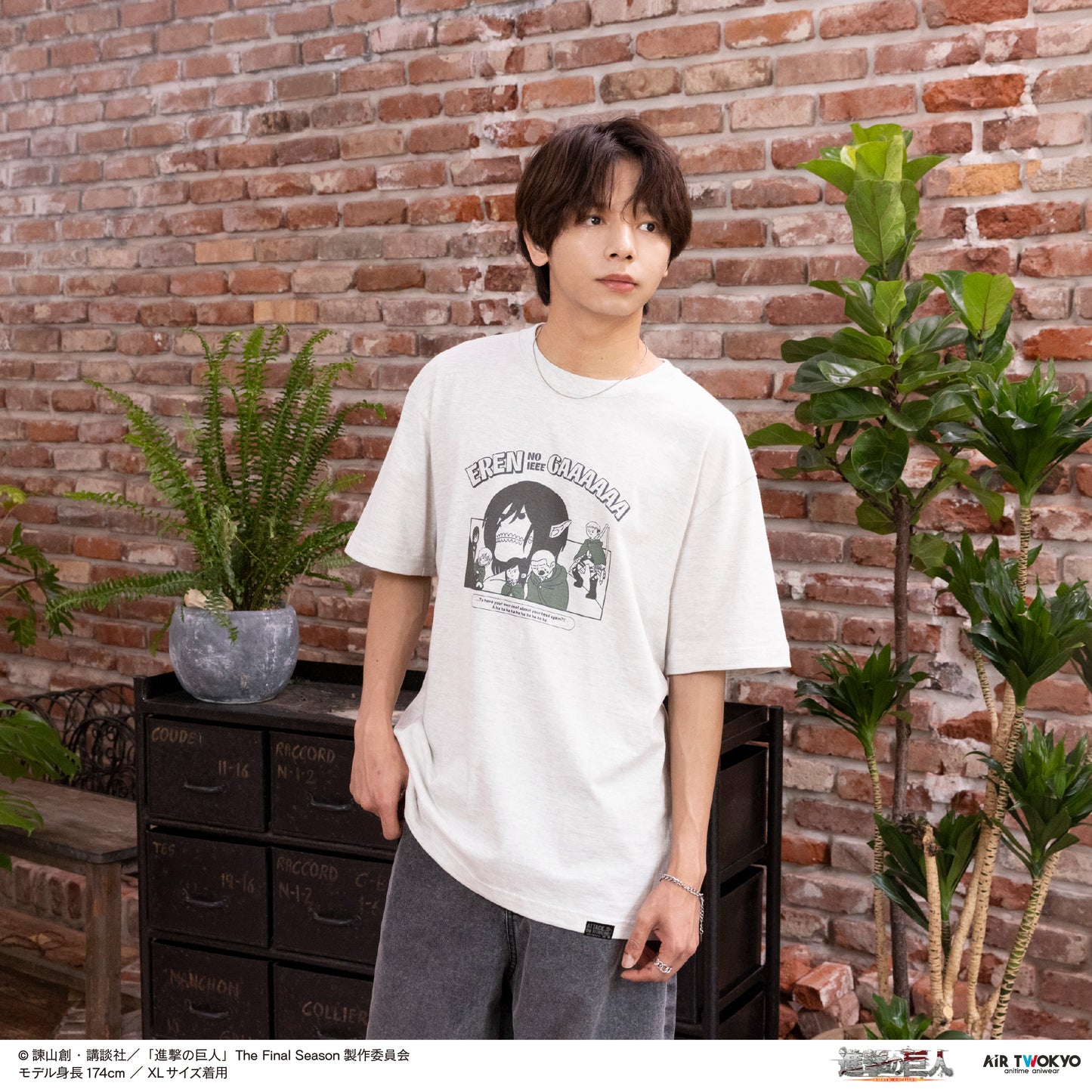 TVアニメ『進撃の巨人』 シーンイラストTシャツ 5（エレンの家ぇぇがぁぁぁぁ）