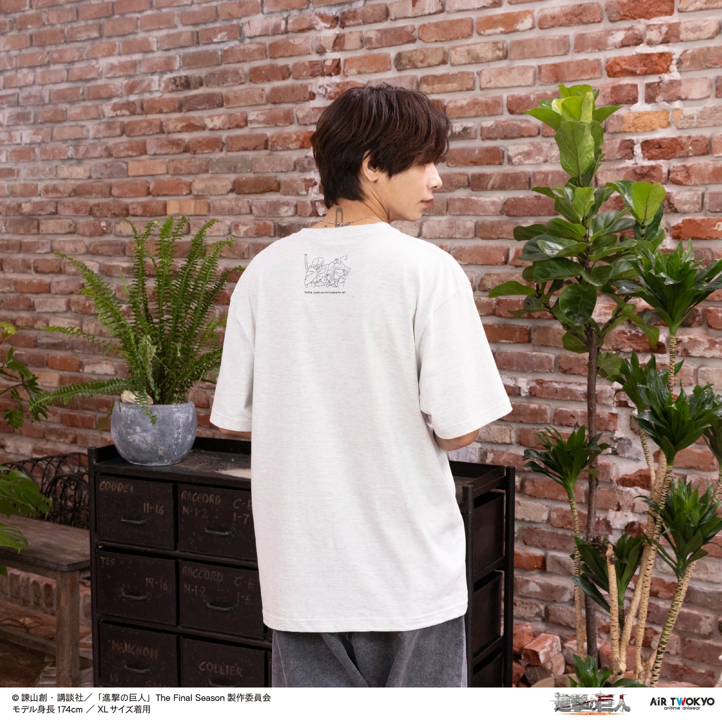 TVアニメ『進撃の巨人』 シーンイラストTシャツ 5（エレンの家ぇぇがぁぁぁぁ）