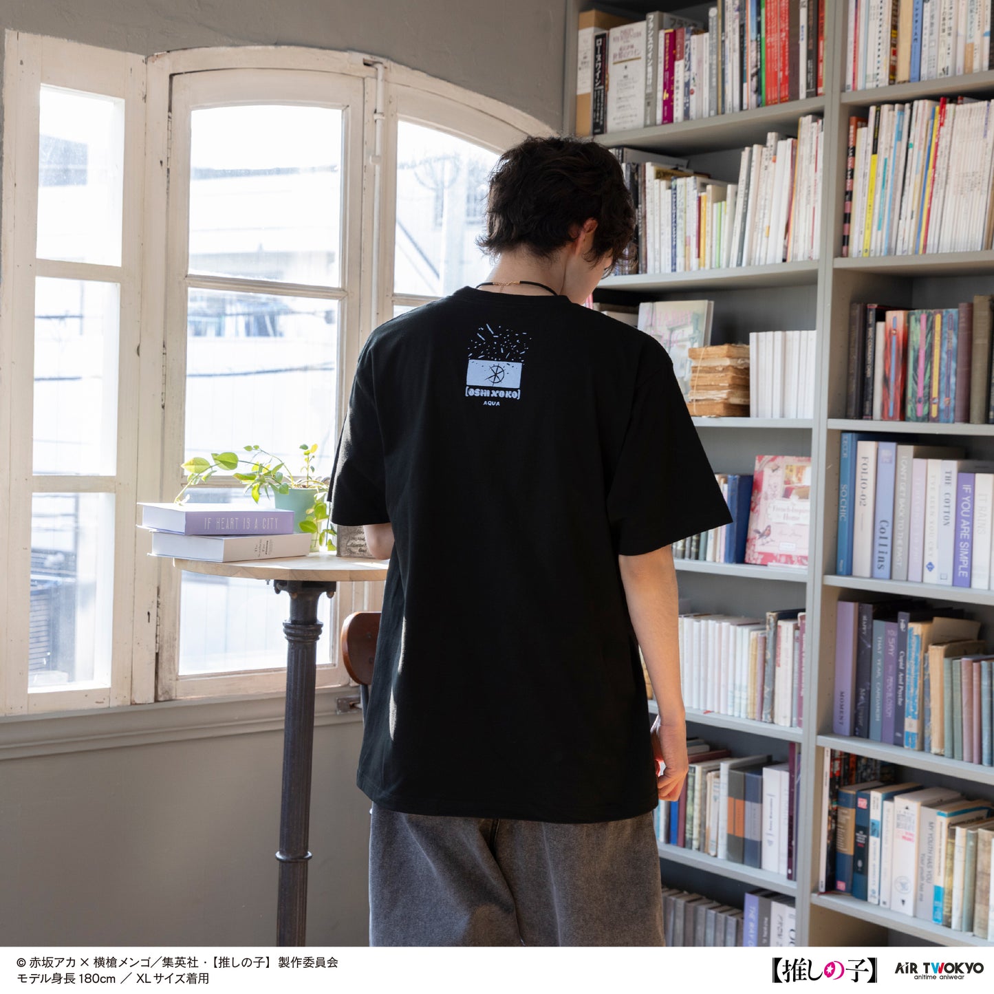 TVアニメ『【推しの子】』第２弾 モノトーンシーンイラストTシャツ 2（アクア）